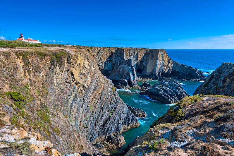 Leuchtturm am Cabo Sardao an der Costa Vicentina in Portugal - ©Tiago Lopes Fernandez / Peek Creative Collective - stock.adobe.com