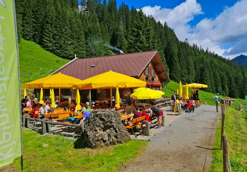 Wanderpause an der Bärgunthütte - ©Andrej Kulikov - Eberhardt TRAVEL