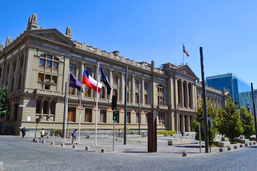 Santiago de Chile - Justizpalast &ndash; &copy; Andreas Wolfsteller - Eberhardt TRAVEL