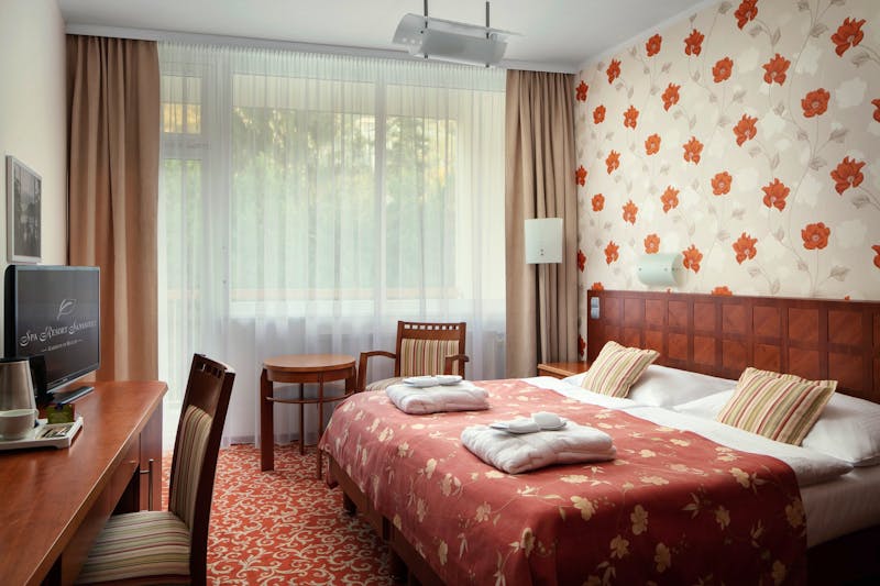 Karlsbad - Spa Resort Sanssouci - Zimmerbeispiel Doppelzimmer mit Balkon – ©Spa Resort Sanssouci Karlsbad