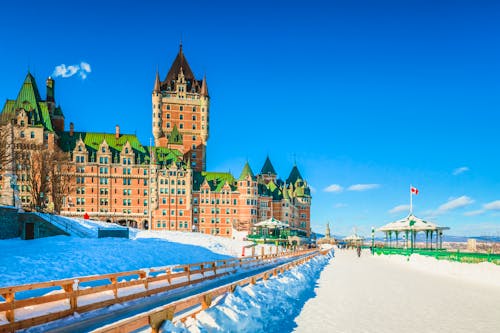 Terrasse Dufferin und das Chateau Frontenac in Quebec City &ndash; &copy; Ketsarin - stock.adobe.com