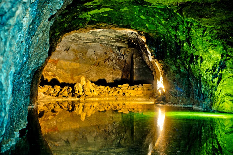 Bootsfahrt in der Seegrotte Hinterbrühl in Niederösterreich - ©gilitukha - stock.adobe.com