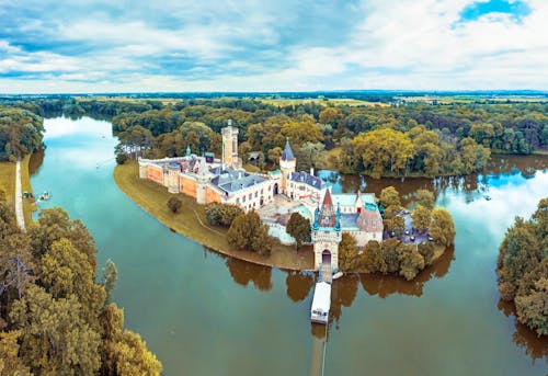 Schloss Laxenburg bei Wien &ndash; &copy; GezaKurkaPhotos - stock.adobe.com
