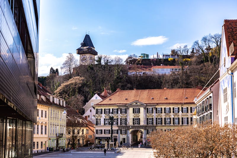 Graz mit Schlossberg und Uhrturm - ©Daniela - stock.adobe.com