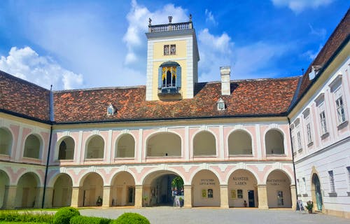 Stift Heiligenkreuz in Niederösterreich &ndash; &copy; Gisela Gerlach - Eberhardt TRAVEL