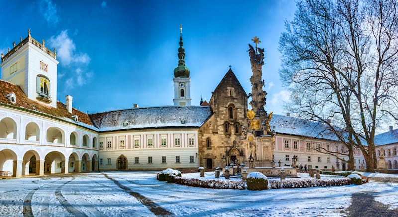 Innenhof im Stift Heiligenkreuz - ©Karl Allen Lugmayer - stock.adobe.com