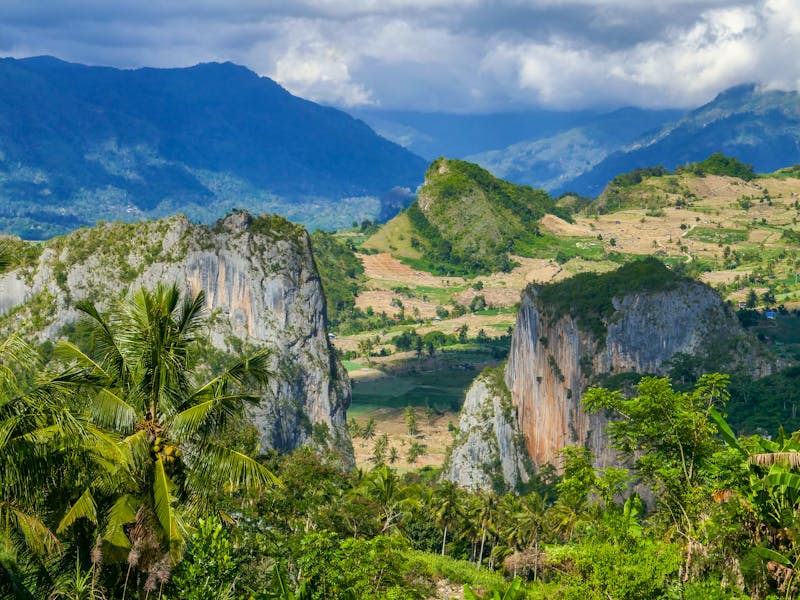 Felsenlandschaft nahe Puncak Lakawan auf Sulawesi - ©Cyril Redor - stock.adobe.com