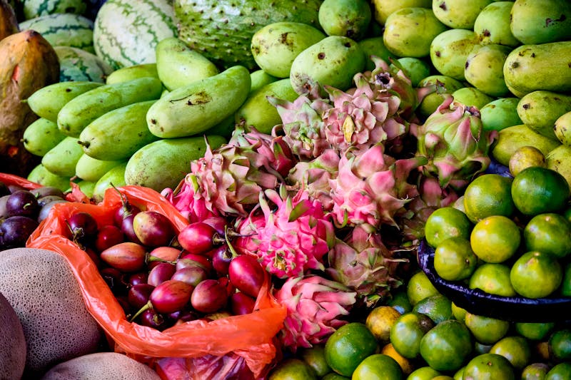 Rantepao im Toraja-Hochland auf Sulawesi - Obst-Stand auf einem Straßenmarkt - ©Thomas Leonhardy - stock.adobe.com