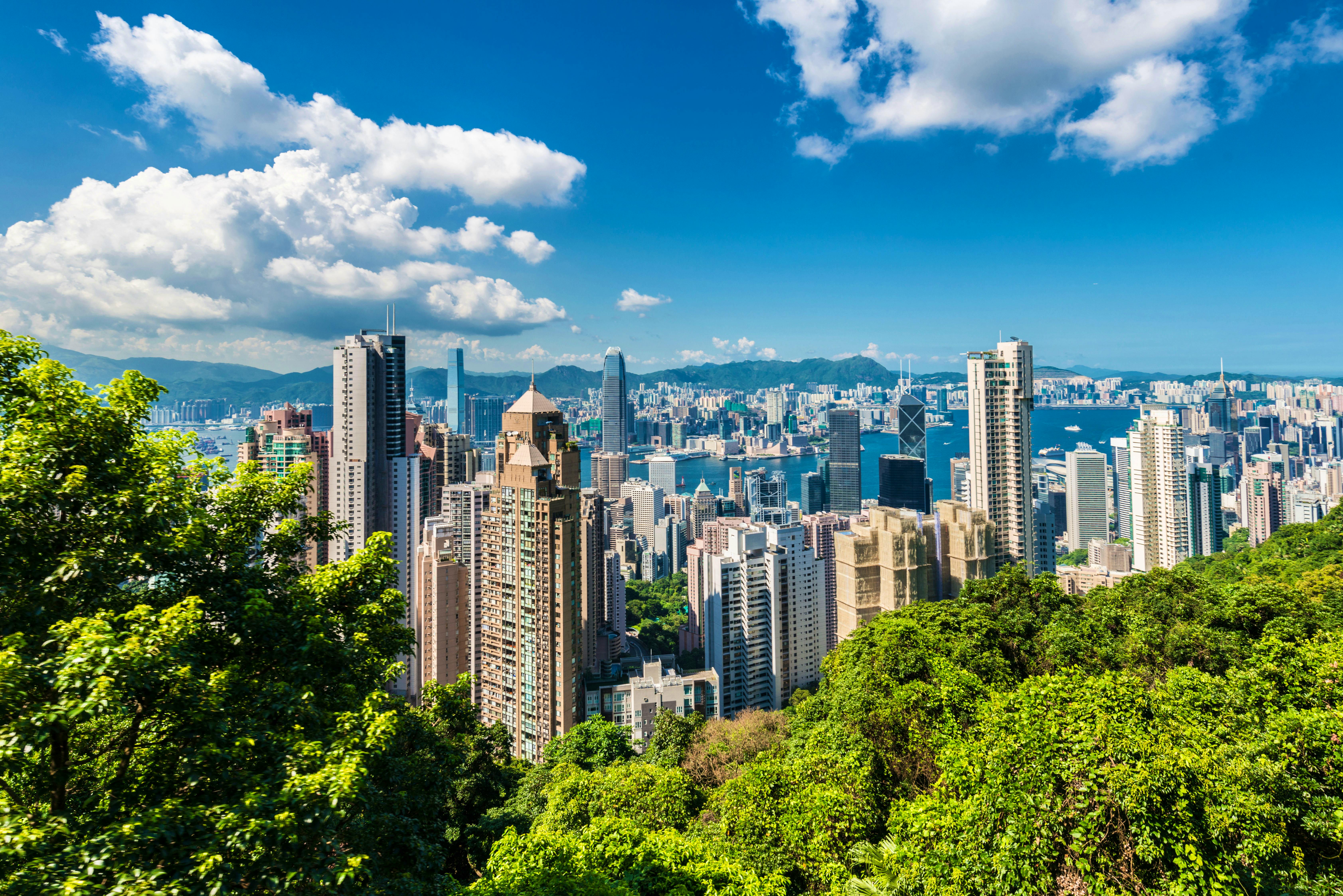 Hong Kong -  Blick vom Victoria Peak auf die Skyline – © Elnur - stock.adobe.com