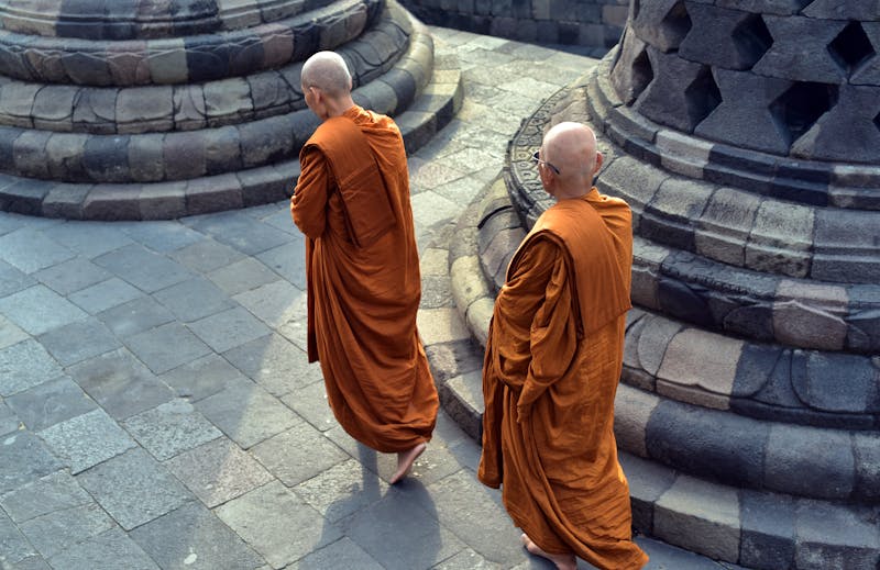 Tempelanlage von Borobodur bei Yogyakarta - buddhistische Mönche - ©akturer - stock.adobe.com