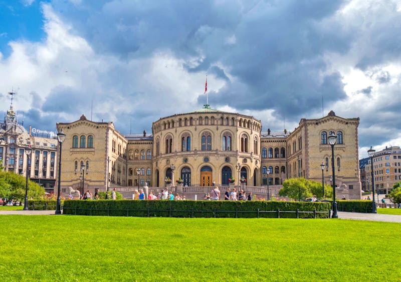 Oslo Parlamentsgebäude - ©Anna Stiebing - Eberhardt TRAVEL