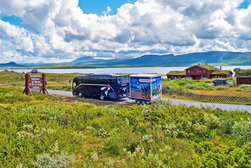 Radtour auf dem Mjølkevegen in Norwegen - unser Fahrradanhänger - ©Anna Stiebing - Eberhardt TRAVEL