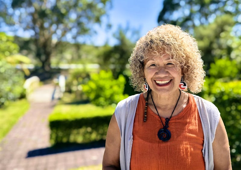 Maori-Frau Meriana lädt Sie in Wairakei in ihr Haus ein und erzählt Ihnen ihre bewegende Geschichte - ©Simone Willner - Eberhardt TRAVEL