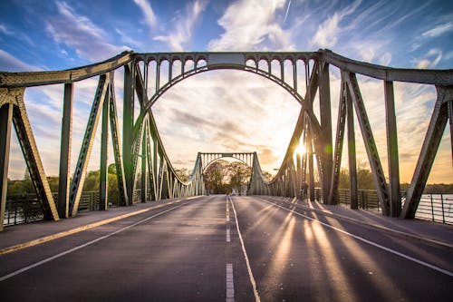 Glienicker Brücke zwischen Potsdam und Berlin &ndash; &copy; powell83 - stock.adobe.com