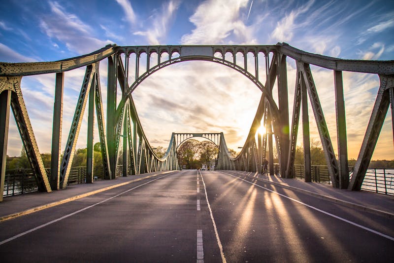 Glienicker Brücke zwischen Potsdam und Berlin - ©powell83 - stock.adobe.com