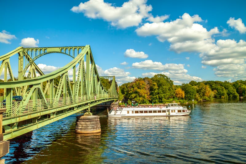 Glienicker Brücke zwischen Potsdam und Berlin - &copy;Sina Ettmer - stock.adobe.com