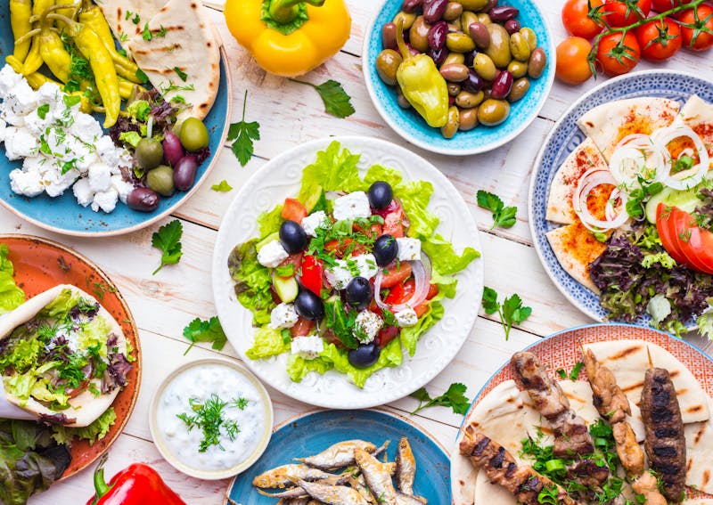 Zypriotisches Meze mit Gyros, Souvlakia, Fisch, Pita, Salat uvm. - Zypern - ©somegirl - stock.adobe.com