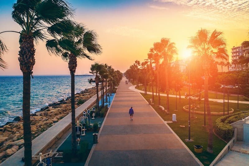 Die Promenade in Limassol zum Sonnenuntergang - Zypern - ©DedMityay - stock.adobe.com