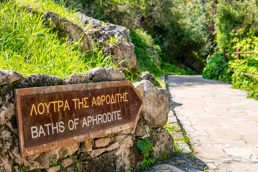 Eingang zum Bad der Aphrodite auf der Akamas-Halbinsel - Zypern – © SAndor - stock.adobe.com