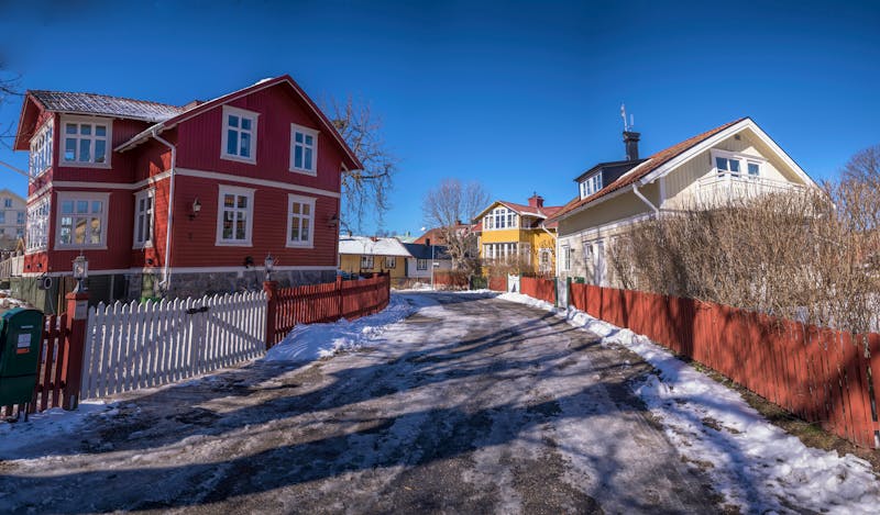 Typische Häusschen auf der Insel Vaxholm im Schärengarten von Stockholm - ©Hans Baath - stock.adobe.com
