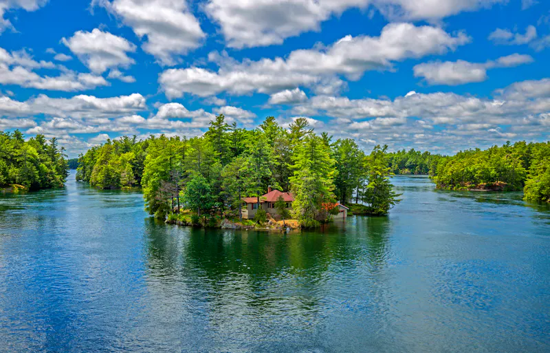Kreuzfahrt im Thousand Islands Nationalpark in Ontario - &copy;eskystudio - stock.adobe.com