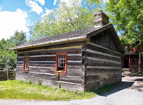 Blockhäuser der ersten Siedler im Upper Canada Village - Morrisburg &ndash; &copy; alisonhancock - stock.adobe.com