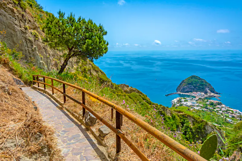 Wanderweg auf der Insel Ischia - Piano Liguori - &copy;dudlajzov - stock.adobe.com