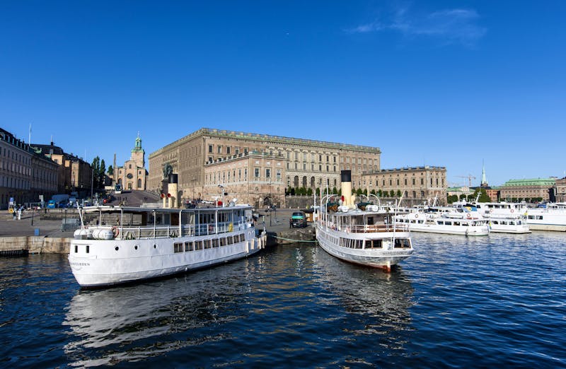 Königliches Schloss und Anlegestelle in Stockholm - ©Henrik Trygg / mediabank.visitstockholm.com