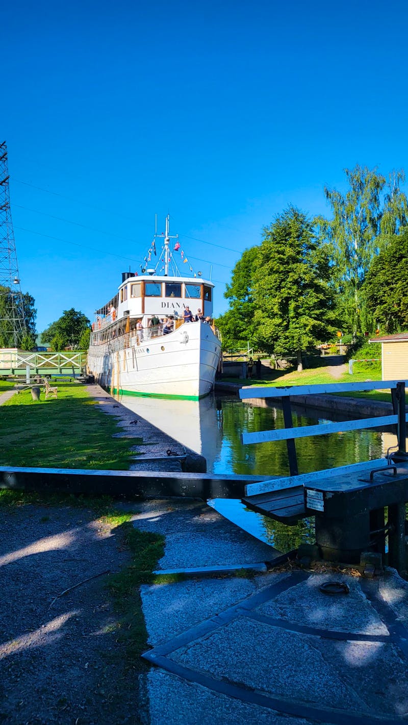 MS Diana in der Schleusentreppe von Borenshult am Göta-Kanal - ©Franziska Bergmann (Eberhardt TRAVEL)