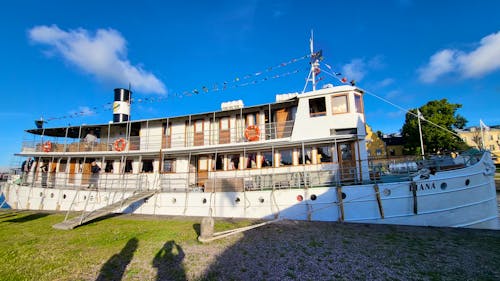 MS Diana morgens in Motala am Göta-Kanal &ndash; &copy; Franziska Bergmann (Eberhardt TRAVEL)