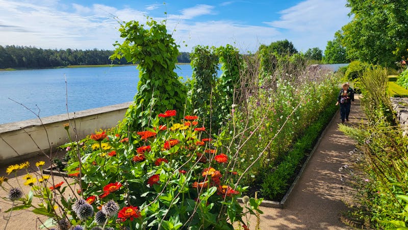 Rundgang im Garten von Schloss Läckö am Vänernsee - ©Franziska Bergmann (Eberhardt TRAVEL)