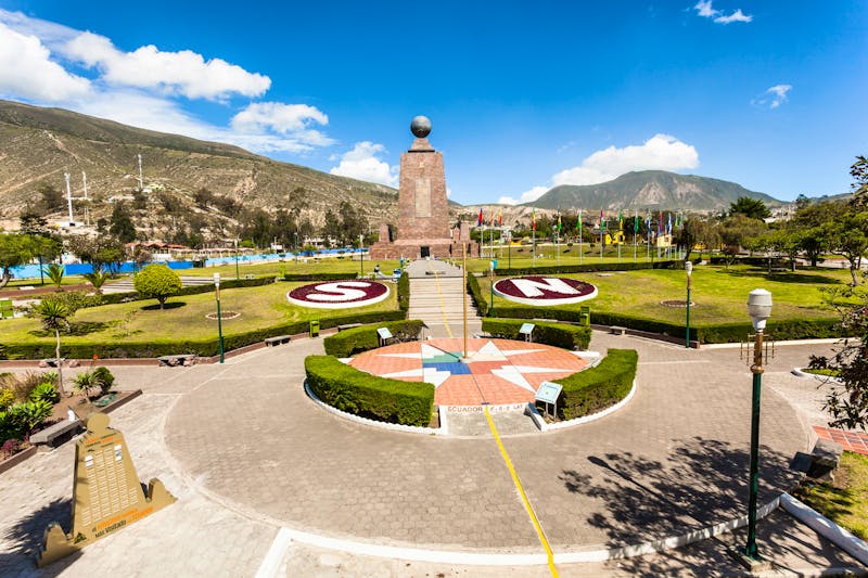 Steindenkmal am Äquator in der Nähe von Quito - ©ecuadorquerido - stock.adobe.com