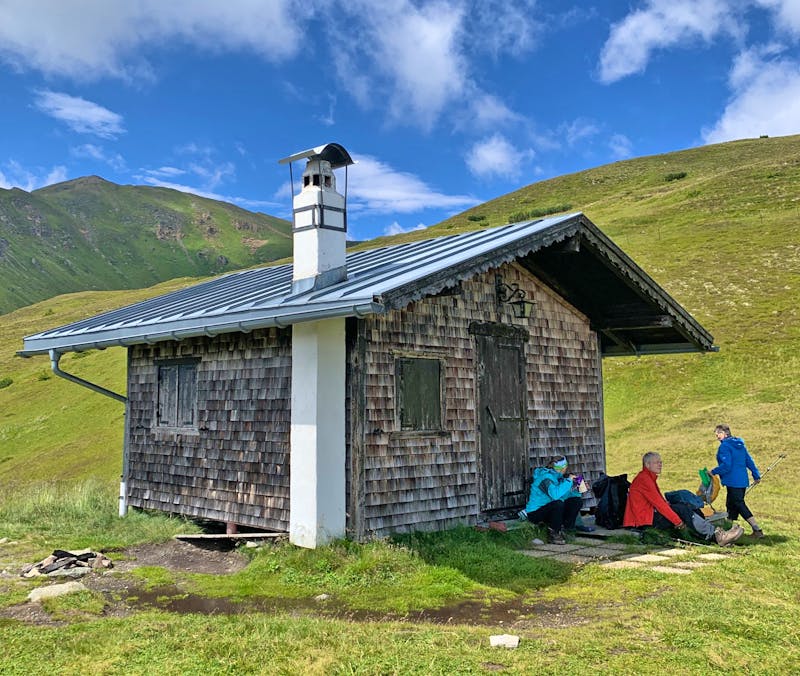 Pause bei der Wanderung über das Eggerjoch - ©Patrick Fritzsche - Eberhardt TRAVEL