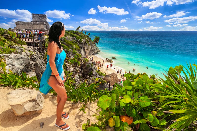 Halbinsel Yucatán - junge Frau am Karibik-Strand der Tulum Beach - ©Patryk Kosmider - stock.adobe.com