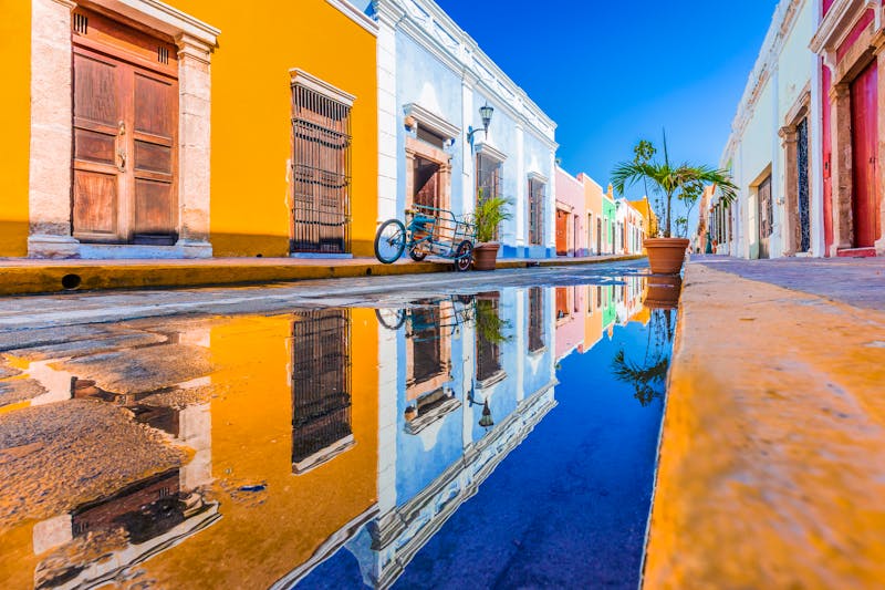 San Francisco de Campeche auf der Halbinsel Yucatán - farbenfrohe Gasse in der Altstadt - ©SCStock - stock.adobe.com