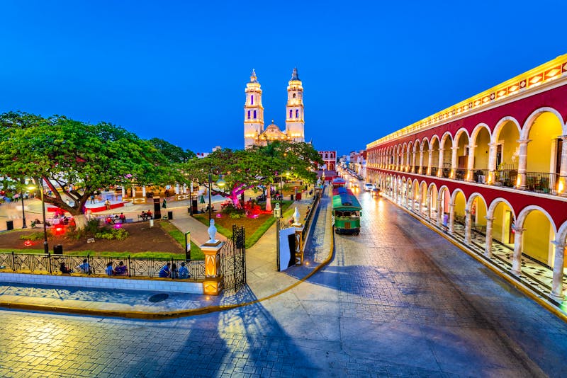 San Francisco de Campeche auf der Halbinsel Yucatán - Independence Plaza in der Altstadt am Abend - ©ecstk22 - stock.adobe.com