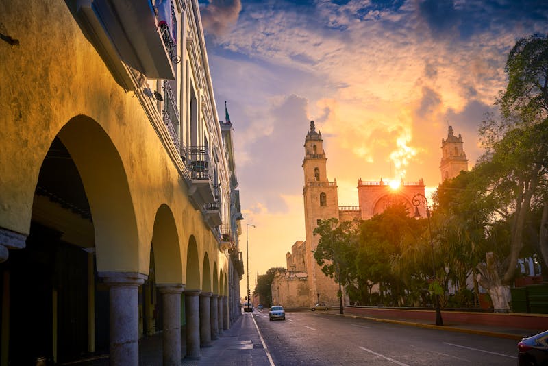 Merida auf der Halbinsel Yucatán - Catedral de San Ildefonso de Yucatán bei Sonnenuntergang - ©lunamarina - stock.adobe.com