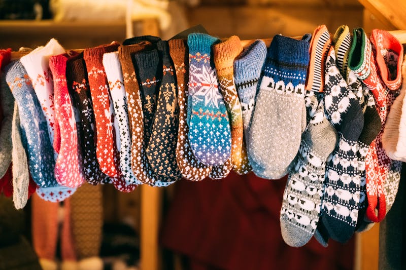  Weihnachtsmarkt in Riga - Stand mit wärmenden farbenfrohen Socken - ©Grigory Bruev - stock.adobe.com