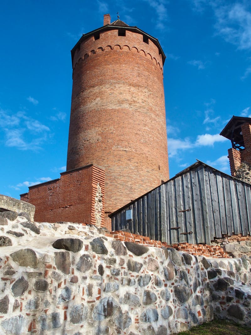 Burganlage Turaida bei Sigulda im Winter - Blick auf den Bergfried - ©Guenter - stock.adobe.com