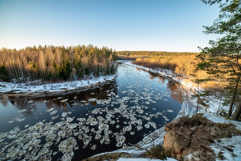Gauja Nationalpark im Winter - Blick auf den Gauja-Fluss mit Eisflächen - ©Martins Vanags - stock.adobe.com