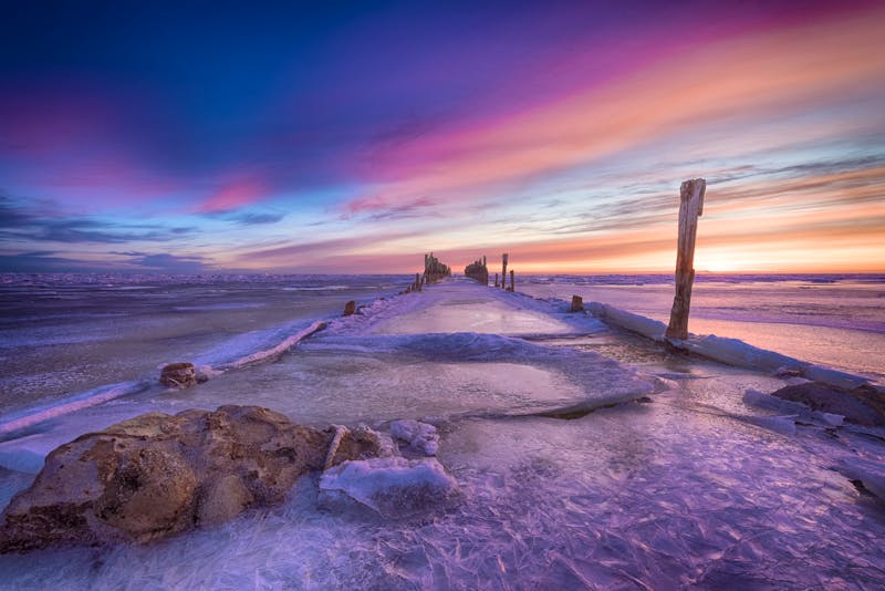 Ostsee im Winter - Sonnenuntergang am Strand - ©Kanturu - stock.adobe.com