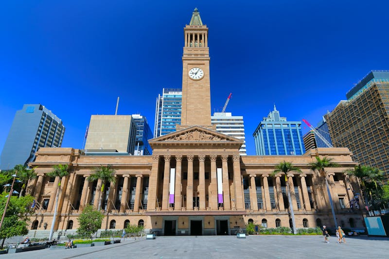 Rathaus und King George Square in Brisbane - ©rweisswald - stock.adobe.com