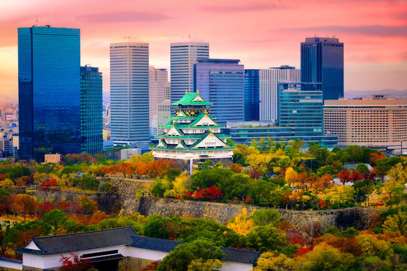 Osaka-Burg im Herbst und Geschäftsviertel in Osaka - Japan - ©ID_Anuphon - stock.adobe.com