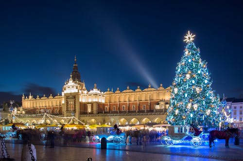 Krakau - Weihnachtsmarkt auf dem Rynek &ndash; &copy; Pawel Litwinski - stock.adobe.com