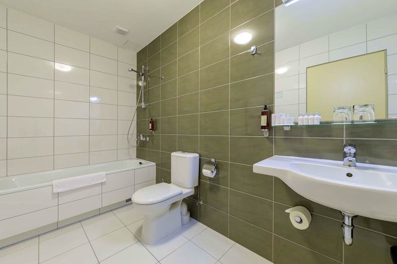 Medical SPA Eglés Birstonas in Birschtannen - Suite Badezimmer mit Badewanne – ©Medical SPA Eglés Birstonas