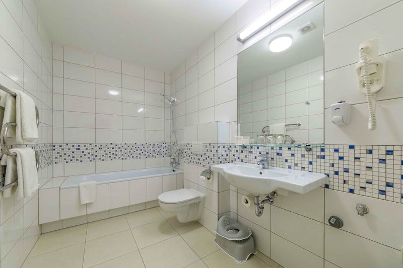 Medical SPA Eglés Birstonas in Birschtannen - Familienzimmer Badezimmer – ©Medical SPA Eglés Birstonas