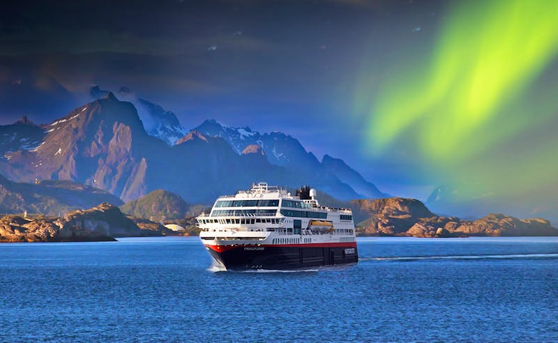 Hurtigruten MS Trollfjord zur Polarlichtzeit - ©Dr Gordon Stirrat - guest image/Hurtigruten