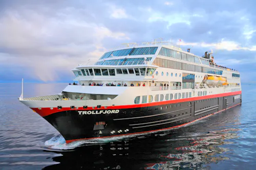 Hurtigruten-Schiff MS Trollfjord &ndash; &copy; Bjørn Eide - Hurtigruten