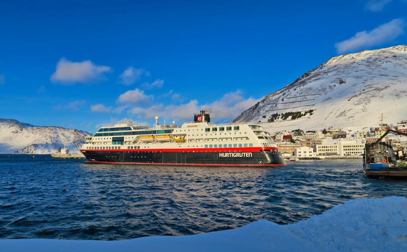 Hurtigruten-Schiff MS Trollfjord in Honningsvag - ©Michelle Daykin - Hurtigruten Guest image