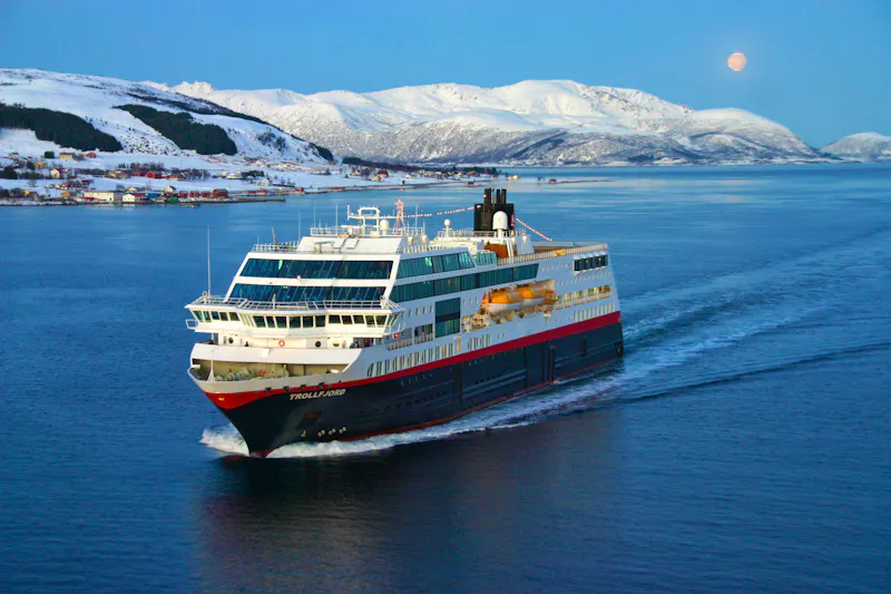 Hurtigruten-Schiff MS Trollfjord im Winter&nbsp;&ndash;&nbsp;&copy;&nbsp;Christoph Hoss - Hurtigruten Guest image